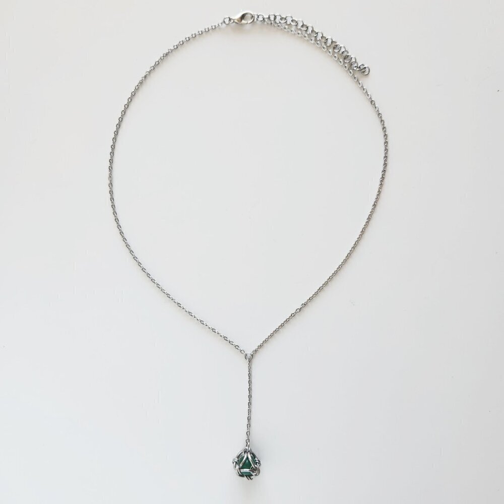 Green aventurine pearl drop on a antique style silver rosary necklace - Picture 4 of 10
